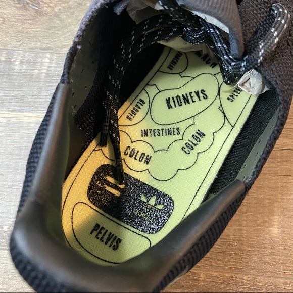 Pharrell x Superstar Primeknit ‘Black Future’ - Picture 8 of 8